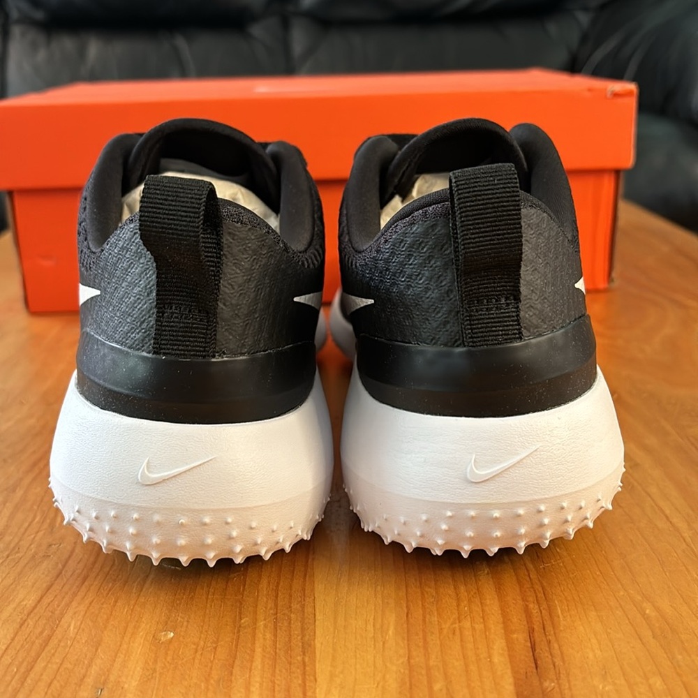 Nike Women’s Black and White Athletic Running Shoes - Picture 10 of 16